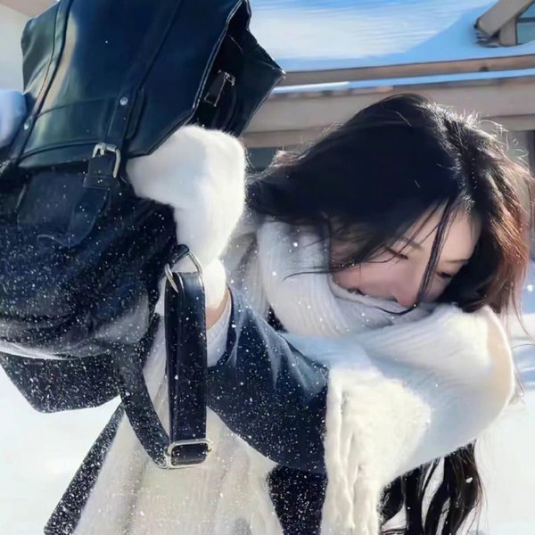 年轻的女王 高清封面